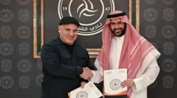 تجربة سادسة بالدوري.. الشباب السعودي يعين الجزائري نور الدين زكري مدرباً للفريق